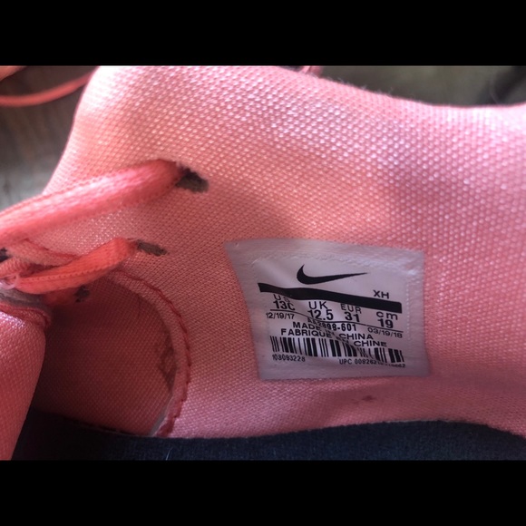 Youth Nike Kyrie 4 Atomic Pink size 13c - Picture 4 of 5